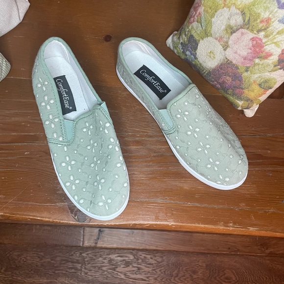 Comfort Ease Shoes Comfort Ease Womens Rubber Soled Size 7 Wsage